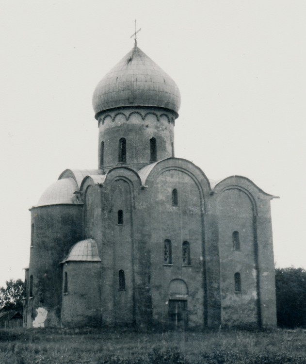 Спас-Нередицы. Церковь Спаса Преображения на Нередице. фасады