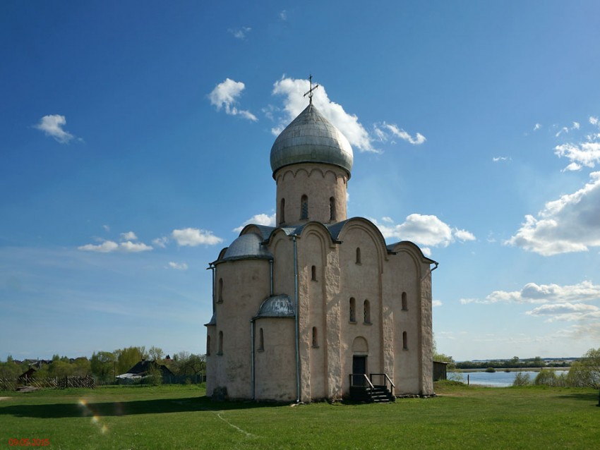 Спас-Нередицы. Церковь Спаса Преображения на Нередице. фасады