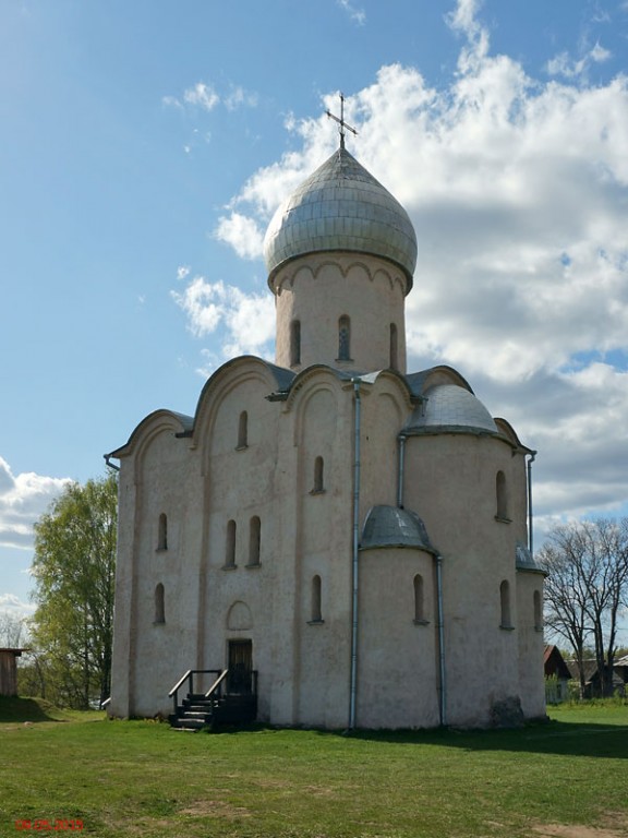 Спас-Нередицы. Церковь Спаса Преображения на Нередице. фасады