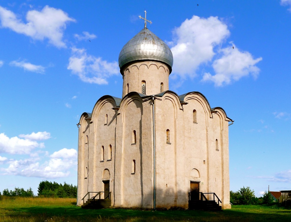 Спас-Нередицы. Церковь Спаса Преображения на Нередице. фасады