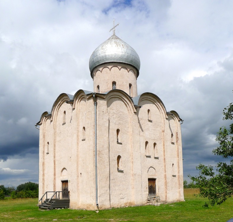 Спас-Нередицы. Церковь Спаса Преображения на Нередице. фасады