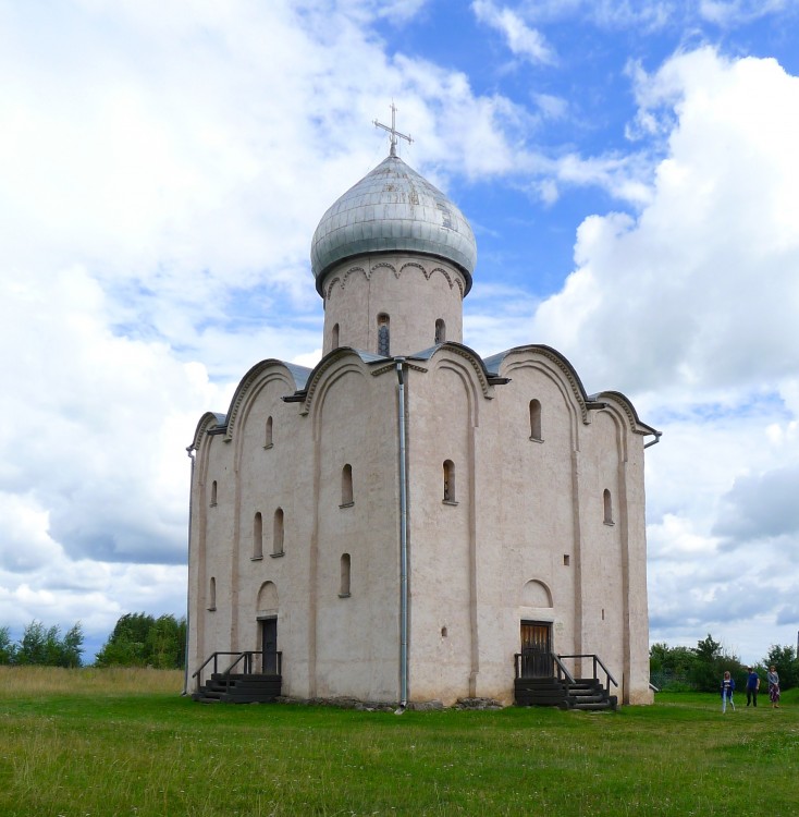 Спас-Нередицы. Церковь Спаса Преображения на Нередице. фасады