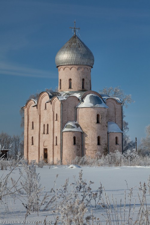 Спас-Нередицы. Церковь Спаса Преображения на Нередице. фасады