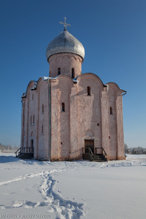 Спас-Нередицы. Церковь Спаса Преображения на Нередице. фасады