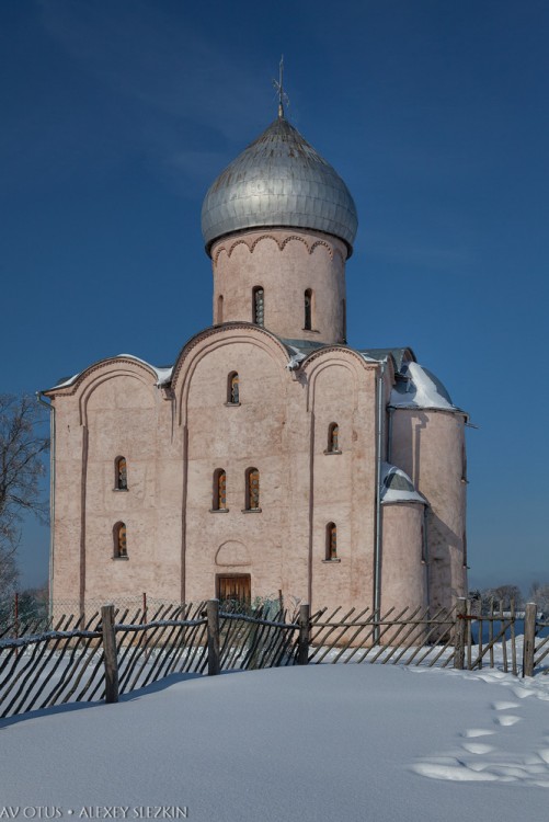 Спас-Нередицы. Церковь Спаса Преображения на Нередице. фасады