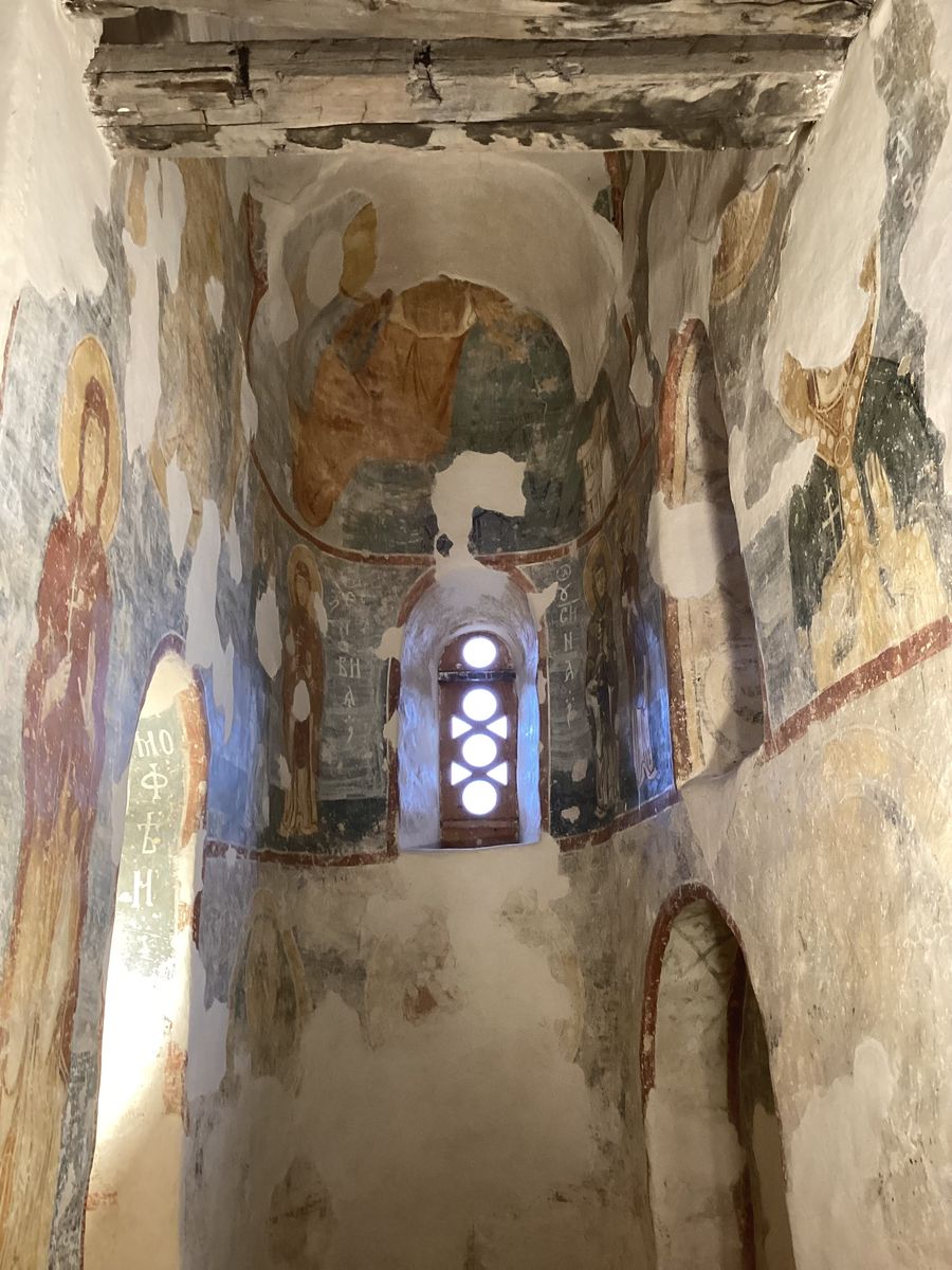 Южный придел, интерьер и убранство. Церковь Преображения Господня на Нередице, Спас-Нередицы (Новгородский район, Новгородская область)