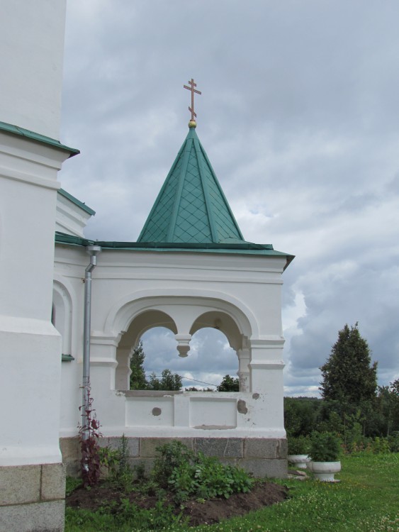 Церковь Димитрия Солунского, Городня (Батецкий район, Новгородская область). архитектурные детали