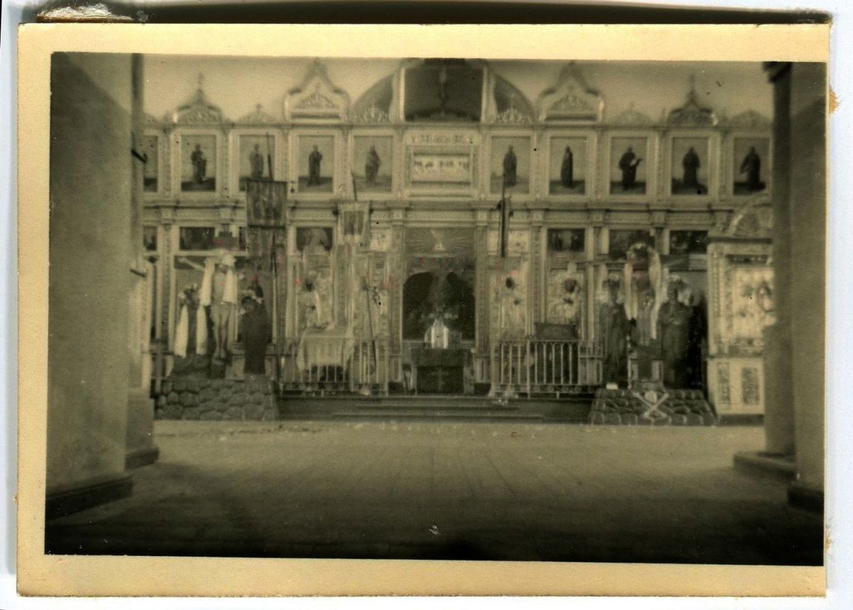Церковь Димитрия Солунского, Городня (Батецкий район, Новгородская область). архивная фотография, Интерьер храма. Фото 1941 г. с аукциона e-bay.de