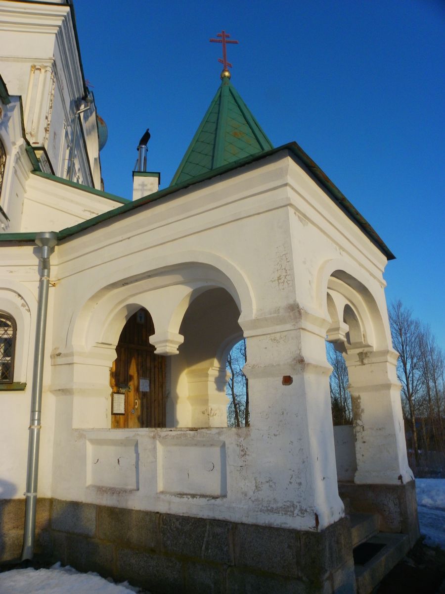 Церковь Димитрия Солунского, Городня (Батецкий район, Новгородская область). архитектурные детали, Крыльцо
