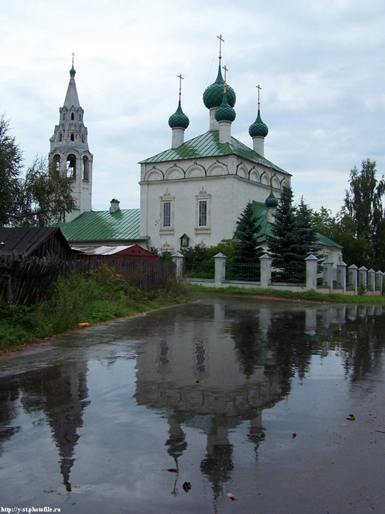 Норское. Церковь Михаила Архангела. общий вид в ландшафте