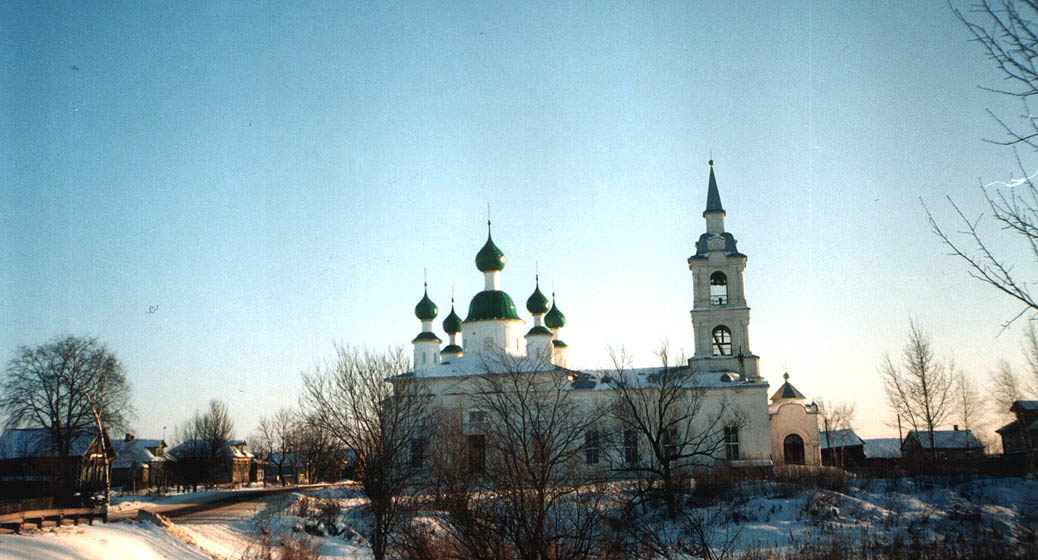 Сулость. Церковь Андрея Стратилата. общий вид в ландшафте