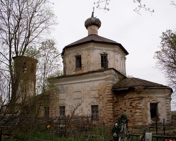 Церковь Тихвинской иконы Божией Матери, Романщина (Лужский район, Ленинградская область). фасады, Вид с юго-востока