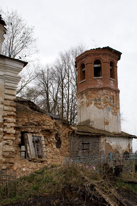 Церковь Тихвинской иконы Божией Матери, Романщина (Лужский район, Ленинградская область). архитектурные детали