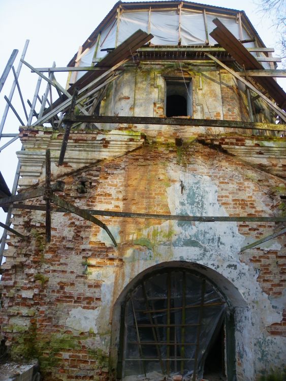 Церковь Тихвинской иконы Божией Матери, Романщина (Лужский район, Ленинградская область). интерьер и убранство, Затянувшаяся 