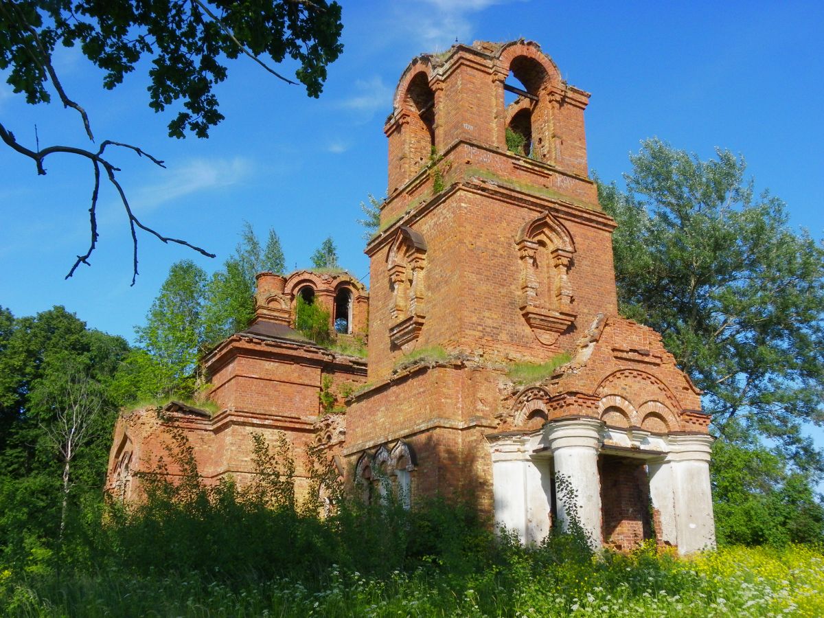 Церковь Покрова Пресвятой Богородицы, Вычелобок (Лужский район, Ленинградская область). фасады