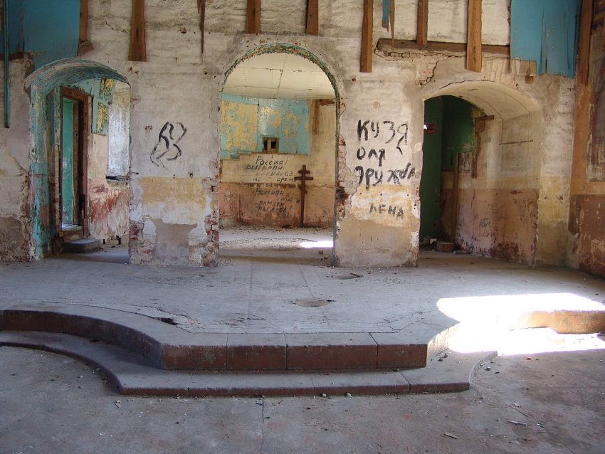 Церковь Климента Римского и Петра Александрийского, Новая Ладога (Волховский район, Ленинградская область). интерьер и убранство, Алтарь