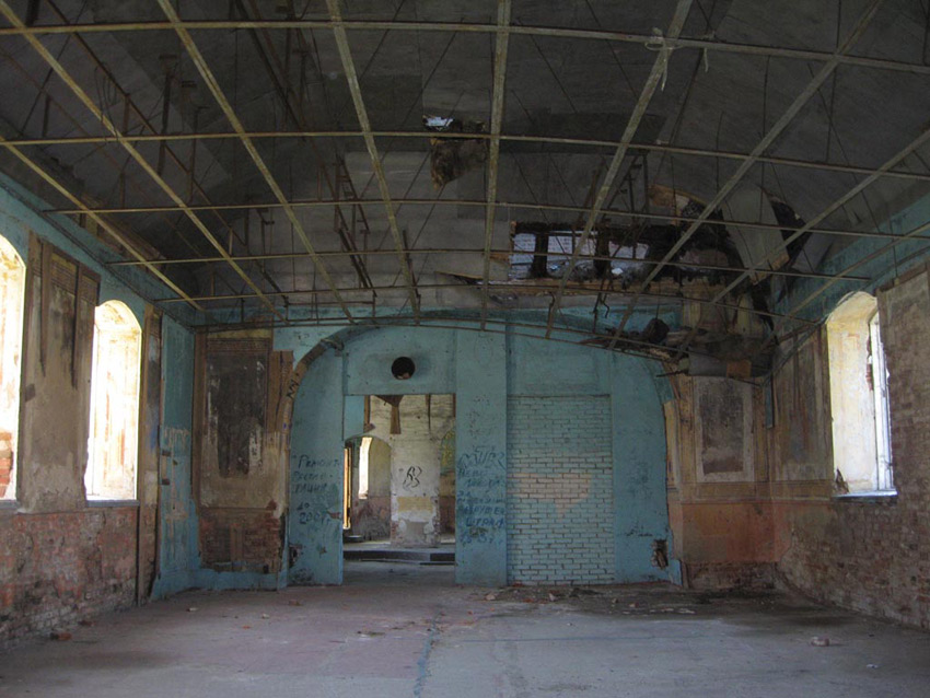 Церковь Климента Римского и Петра Александрийского, Новая Ладога (Волховский район, Ленинградская область). интерьер и убранство, Трапезная до обрушения потолка