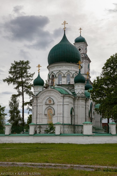 Кушва. Церковь Михаила Архангела. общий вид в ландшафте