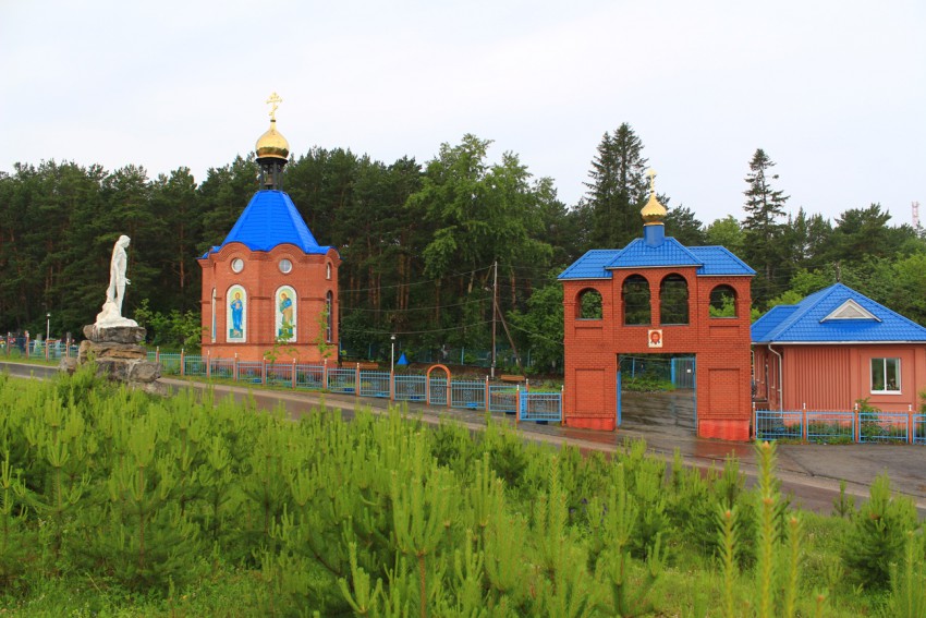 Церковь Михаила Архангела, Михайловск (Нижнесергинский район (Нижнесергинский МР и Бисертский ГО), Свердловская область). общий вид в ландшафте