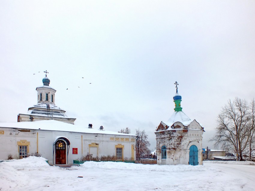 Красногорское. Церковь Спаса Нерукотворного Образа. общий вид в ландшафте