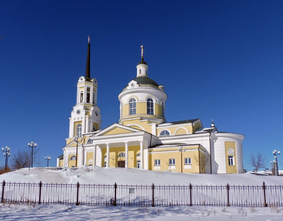 Верхняя Пышма. Церковь Успения Пресвятой Богородицы. фасады, Изразцовая икона Спаса на церковных воротах