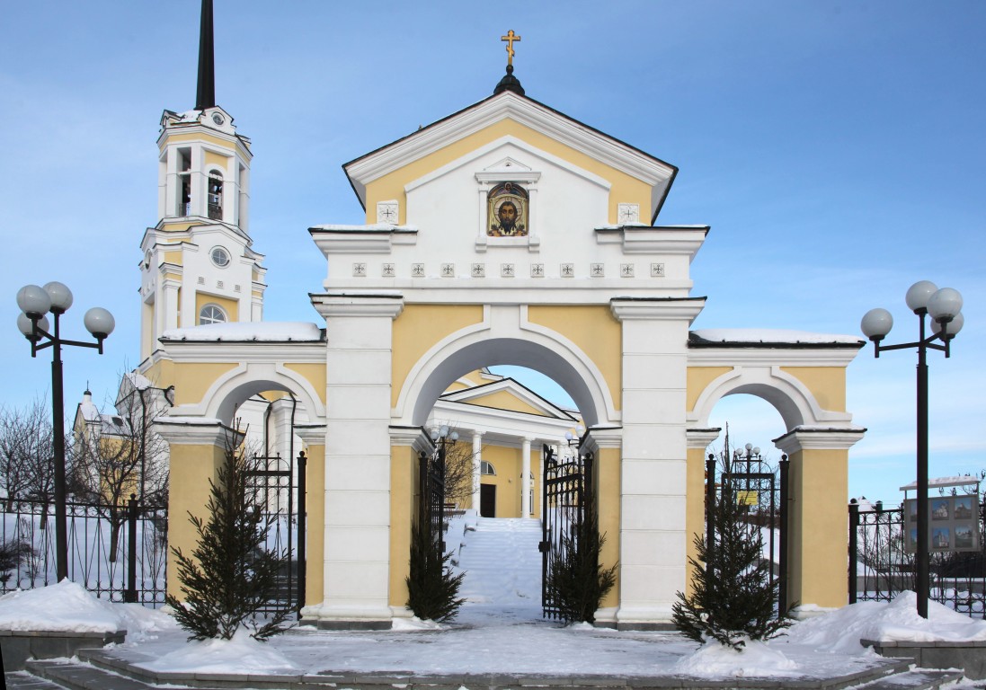 Верхняя Пышма. Церковь Успения Пресвятой Богородицы. дополнительная информация, Ворота храма