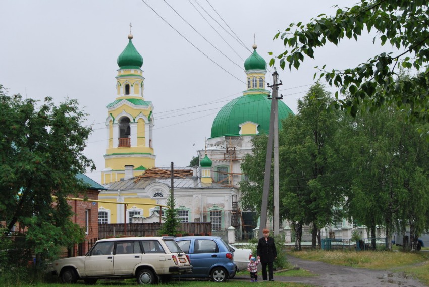 Николо-Павловское (Шайтанка). Церковь Николая Чудотворца. общий вид в ландшафте, Идет реставрация