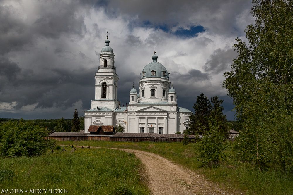Шурала. Церковь Александра Невского. общий вид в ландшафте