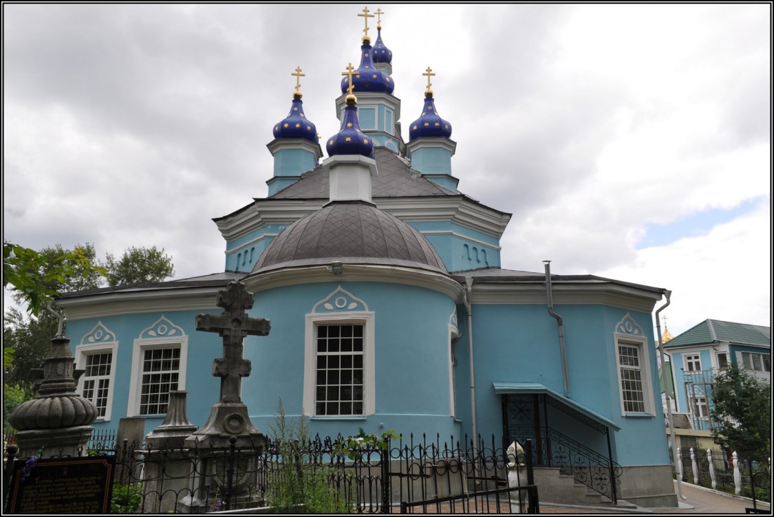 Собор Иоанна Предтечи, Екатеринбург (Екатеринбург (МО город Екатеринбург), Свердловская область). фасады, Вид сзади, со стороны Ивановского кладбища