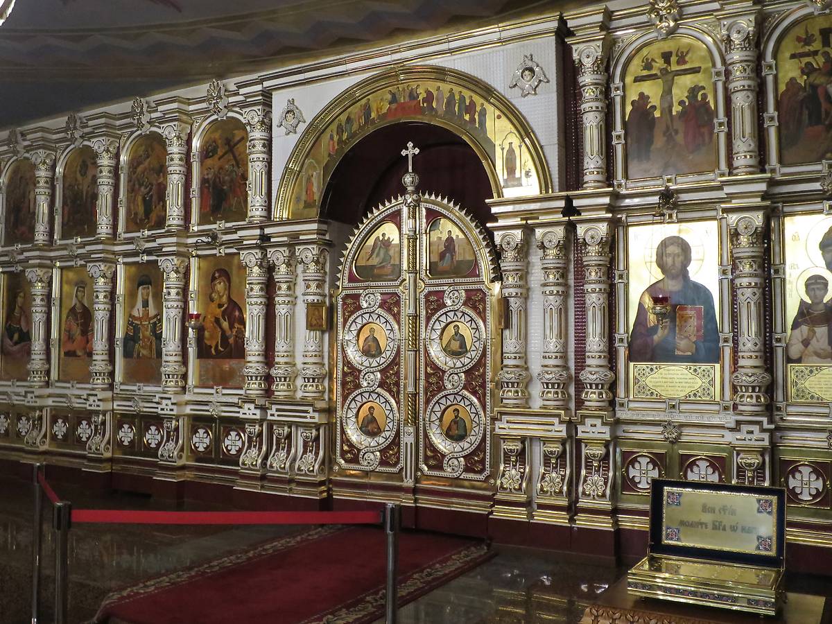 Иконостас нижнего храма, интерьер и убранство. Церковь Всех Святых, в земле Российской Просиявших ("на Крови"), Екатеринбург (Екатеринбург, город, Свердловская область)