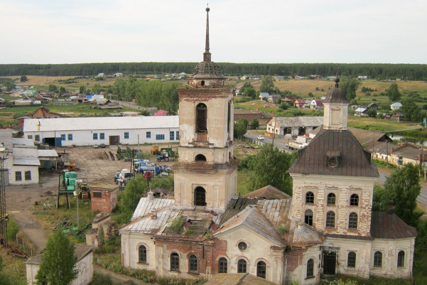 Новопышминское. Церковь Михаила Архангела. общий вид в ландшафте