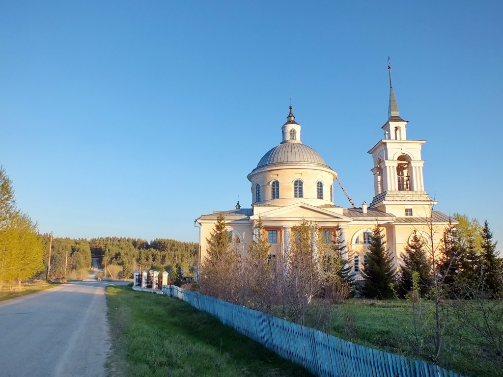 Поварня. Церковь Николая Чудотворца. общий вид в ландшафте