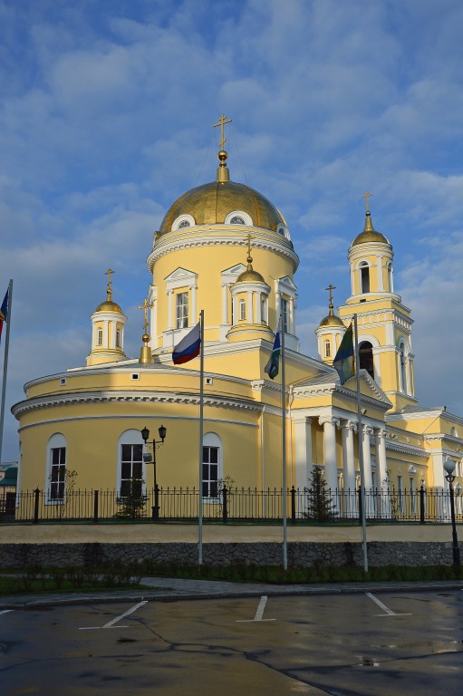 Екатеринбург. Кафедральный собор Троицы Живоначальной. фасады