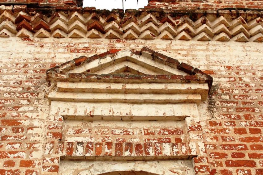 Церковь Николая Чудотворца, Полиносово (Александровский район, Владимирская область). архитектурные детали, Фрагмент южного фасада
