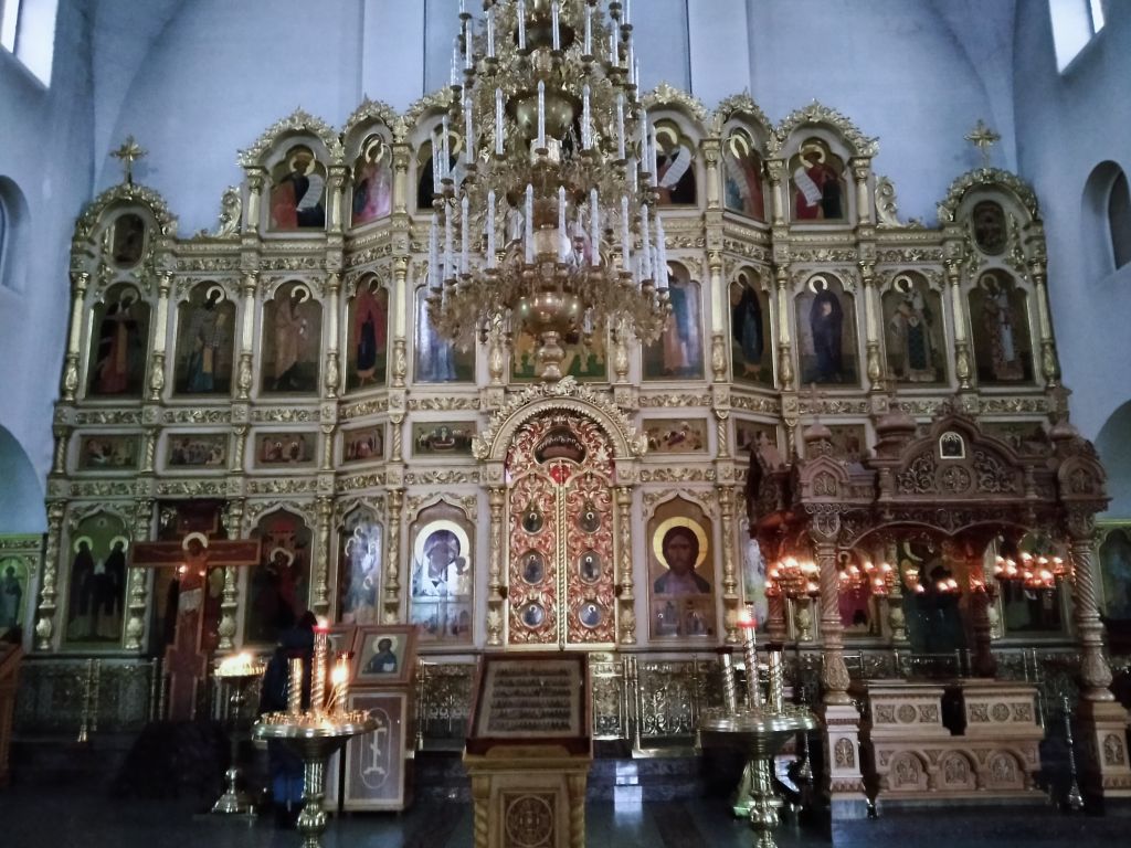 Церковь Казанской иконы Божией Матери, Реутов (Балашихинский городской округ и г. Реутов, Московская область). интерьер и убранство, интерьер основного объема (иконостас)