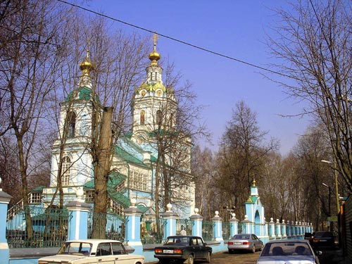 Церковь Михаила Архангела, Никольское-Архангельское (Балашихинский городской округ и г. Реутов, Московская область). общий вид в ландшафте, Архангельский храм.Вид с юго-западной стороны