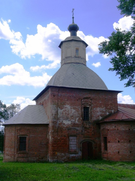 Хмелита. Церковь Казанской иконы Божией Матери. фасады, вид с севера на основной объем, главную апсиду и апсиду северного придела