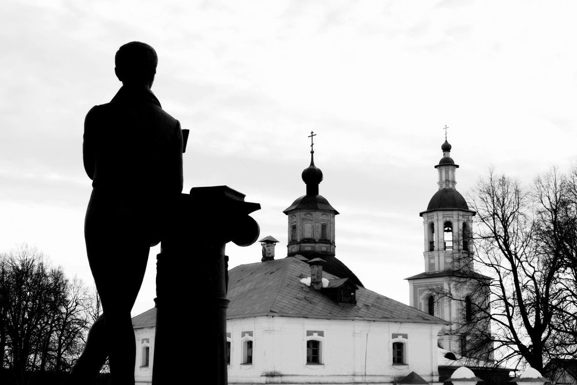 Церковь Казанской иконы Божией Матери, Хмелита (Вяземский район, Смоленская область). художественные фотографии, Вид от главного дома А.С. Грибоедова