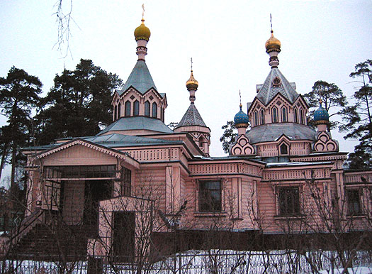 Удельная. Церковь Троицы Живоначальной. фасады, общий вид церкви с юга