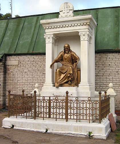 Церковь Троицы Живоначальной, Удельная (Раменский район и гг. Бронницы, Жуковский, Московская область). дополнительная информация, Ниша с копией  скульптуры М.Антокольского 