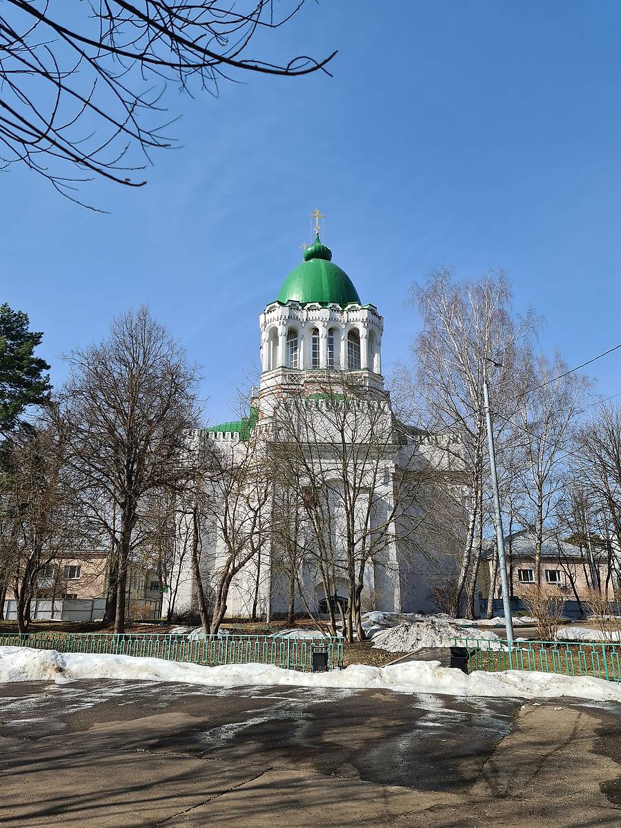 Вид с востока, фасады. Церковь Троицы Живоначальной в Филимонках, Филимонки (Новомосковский административный округ (НАО), г. Москва)