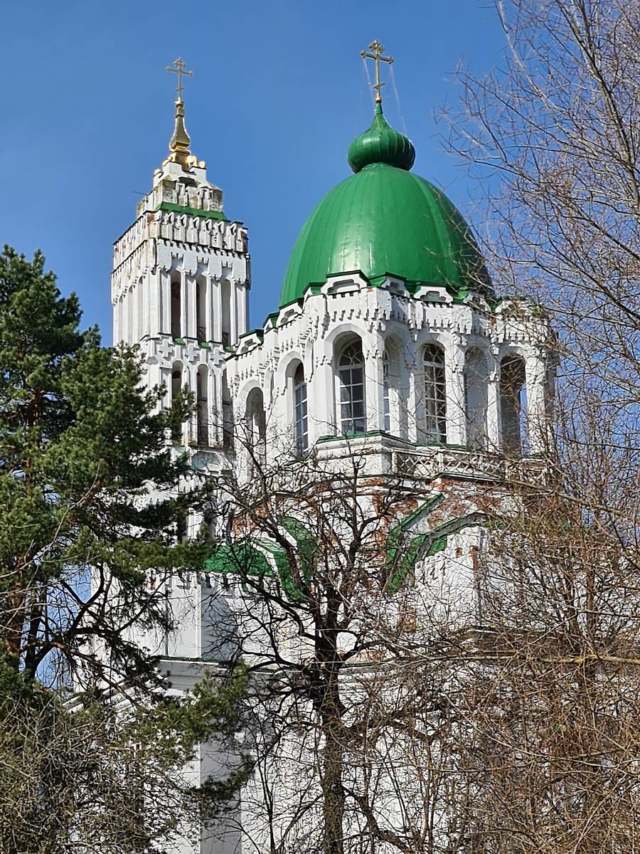 Вид с юго-востока, архитектурные детали. Церковь Троицы Живоначальной в Филимонках, Филимонки (Новомосковский административный округ (НАО), г. Москва)