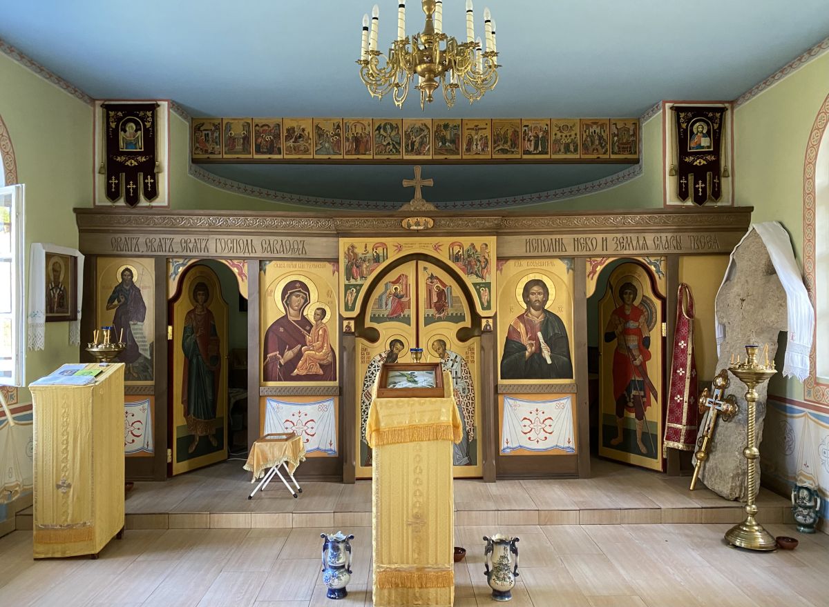 Часовня Георгия Победоносца, Ложголово (Сланцевский район, Ленинградская область). интерьер и убранство, Интерьер, общий вид от входа