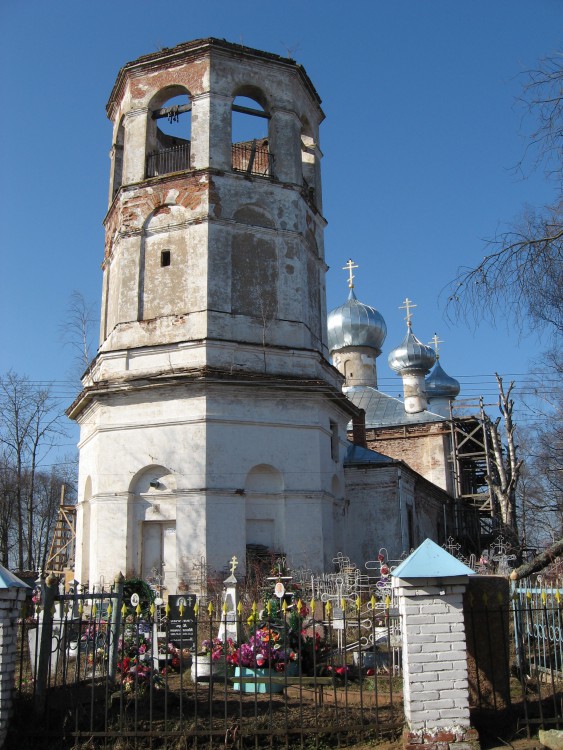 Сясьстрой. Церковь Успения Пресвятой Богородицы в Сясьских рядках. фасады, Общий вид с юго-запада