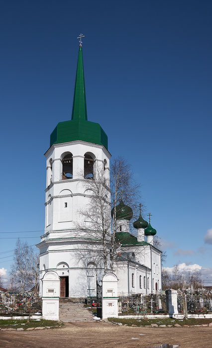 Сясьстрой. Церковь Успения Пресвятой Богородицы в Сясьских рядках. фасады, Вид из-за ворот