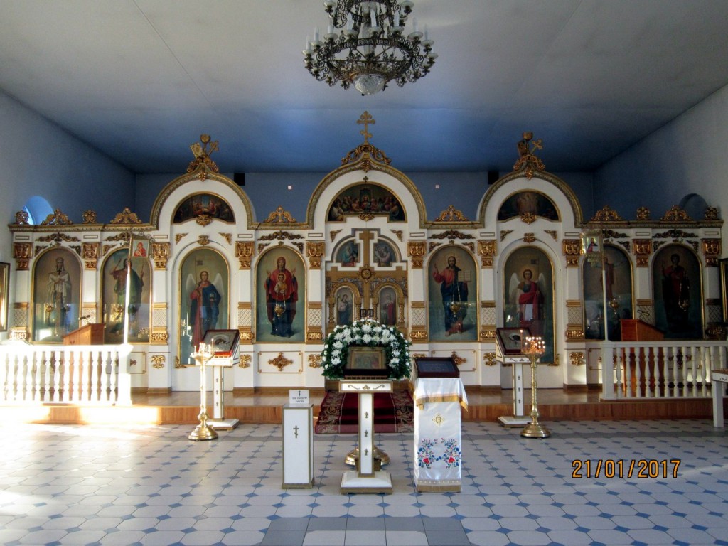 Церковь Вознесения Господня, Колпино (Санкт-Петербург, Колпинский район, г. Санкт-Петербург). интерьер и убранство, Иконостас церкви Вознесения Господня.