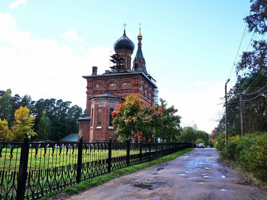 Гора-Валдай. Церковь Троицы Живоначальной. фасады