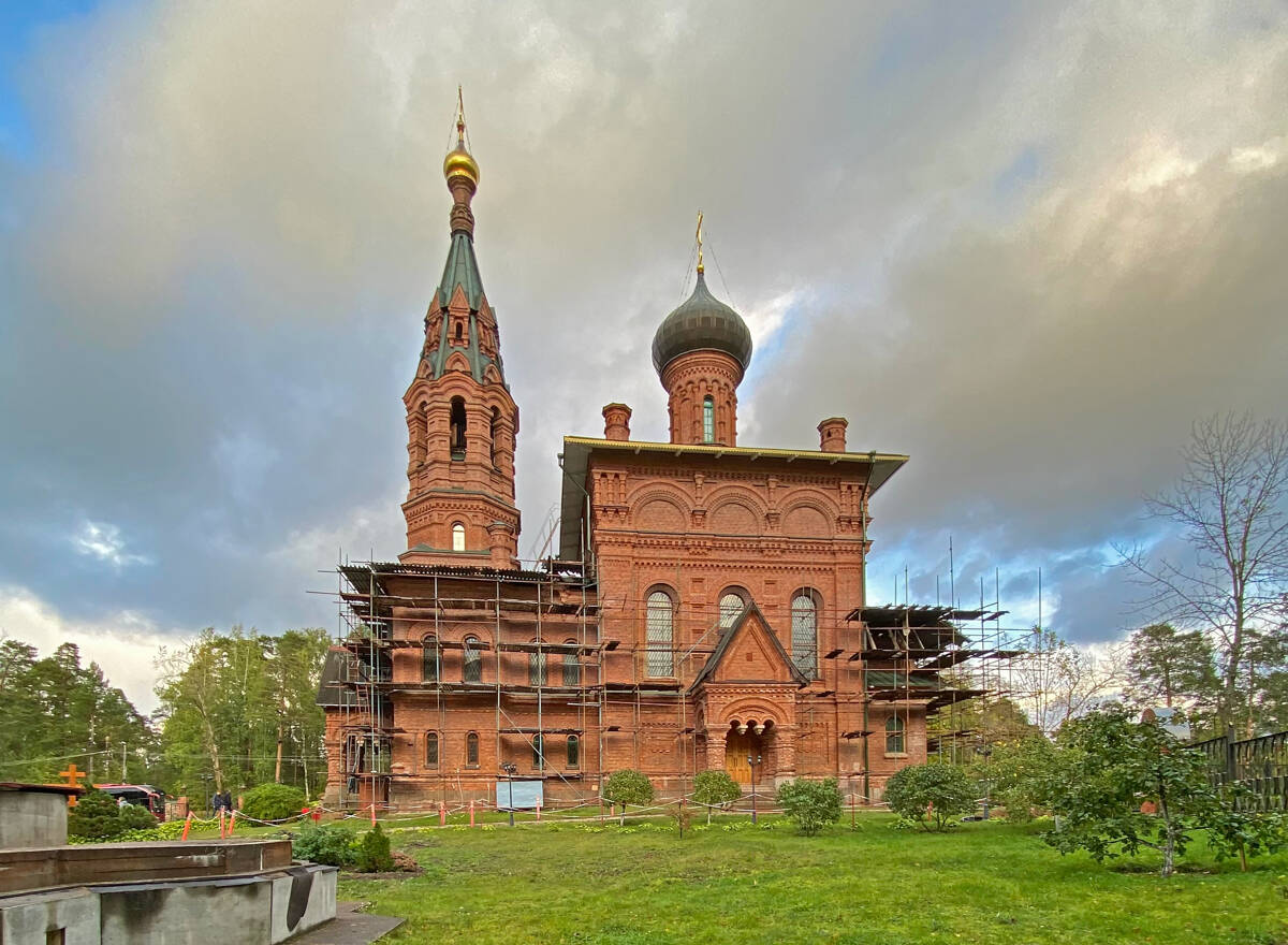 Церковь Троицы Живоначальной, Гора-Валдай (Ломоносовский район, Ленинградская область). документальные фотографии, Вид с юга