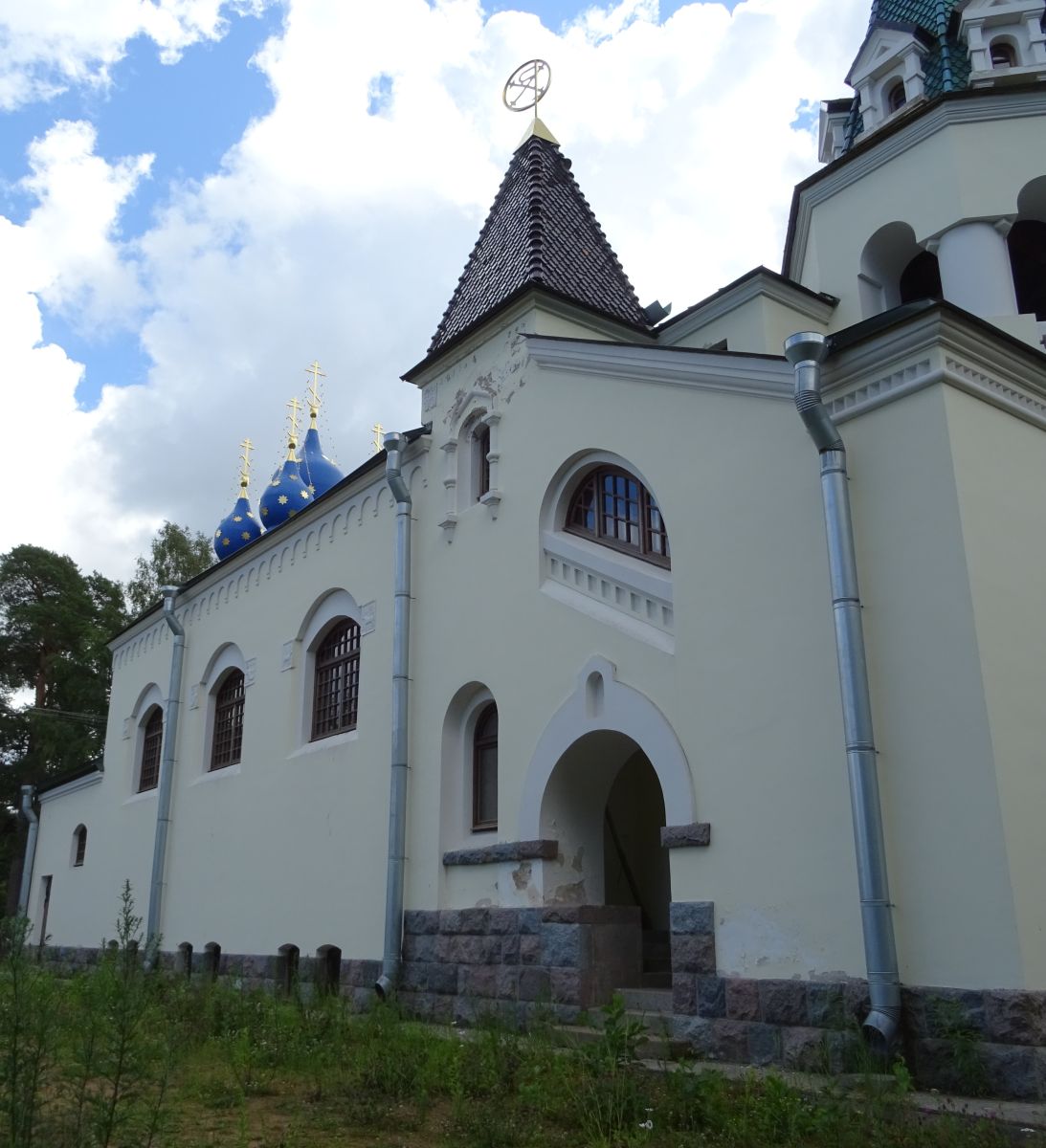 Церковь Николая Чудотворца, Лебяжье (Ломоносовский район, Ленинградская область). архитектурные детали