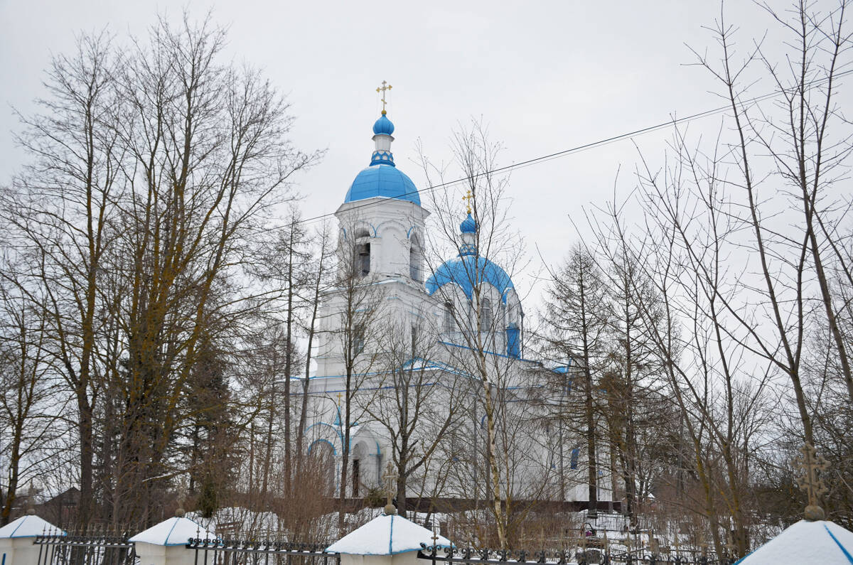 Церковь Воздвижения Креста Господня, Ополье (Кингисеппский район, Ленинградская область). общий вид в ландшафте